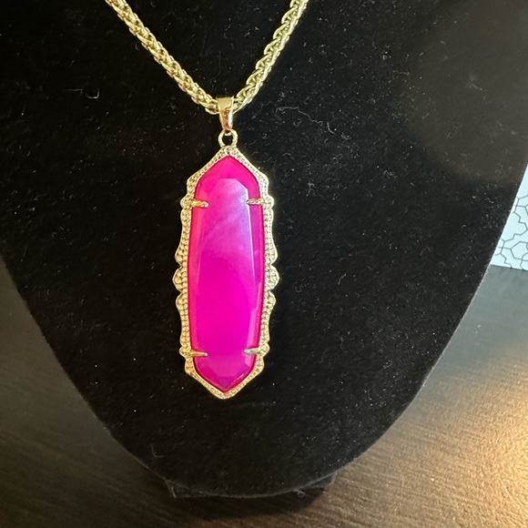 Kendra Scott Frances Necklace Pink Agate/Gold - Picture 5 of 9